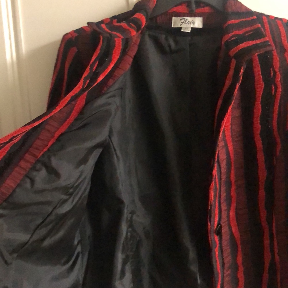 Blazer - Picture 4 of 6